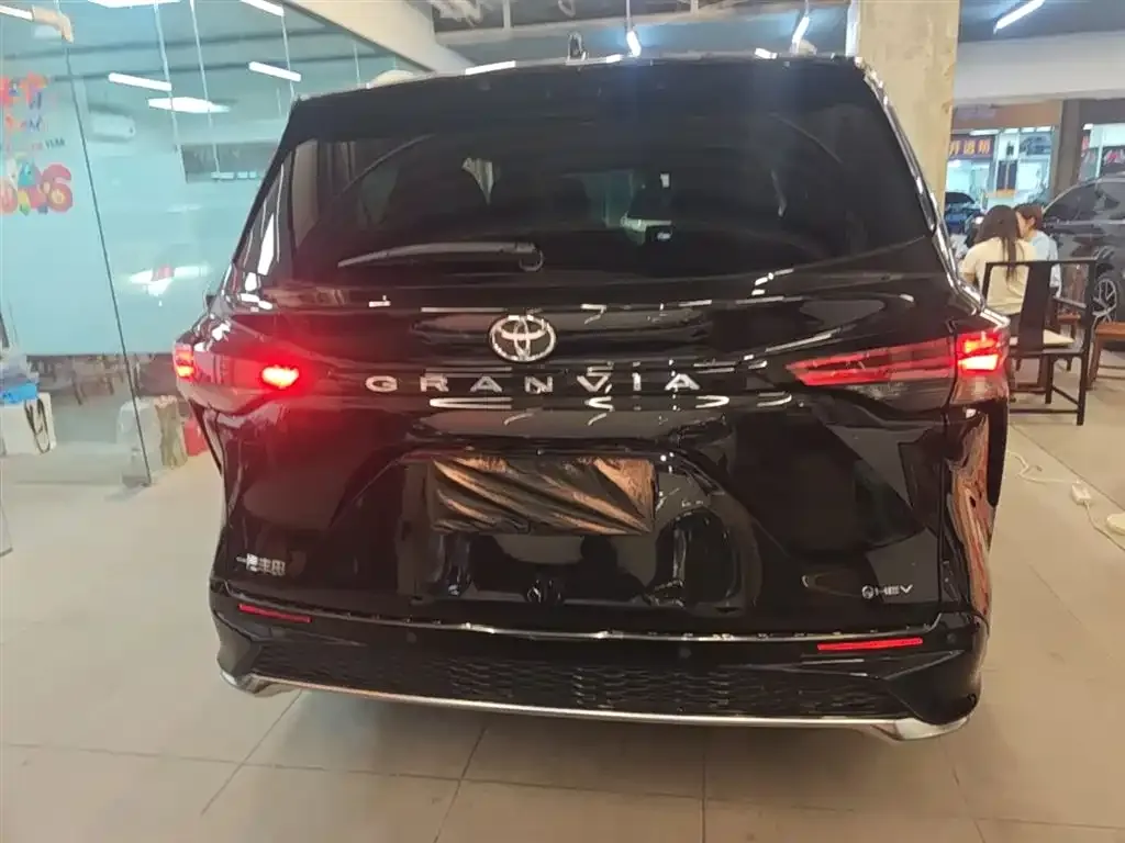 Toyota Granvia 2025 из CN, фото 8
