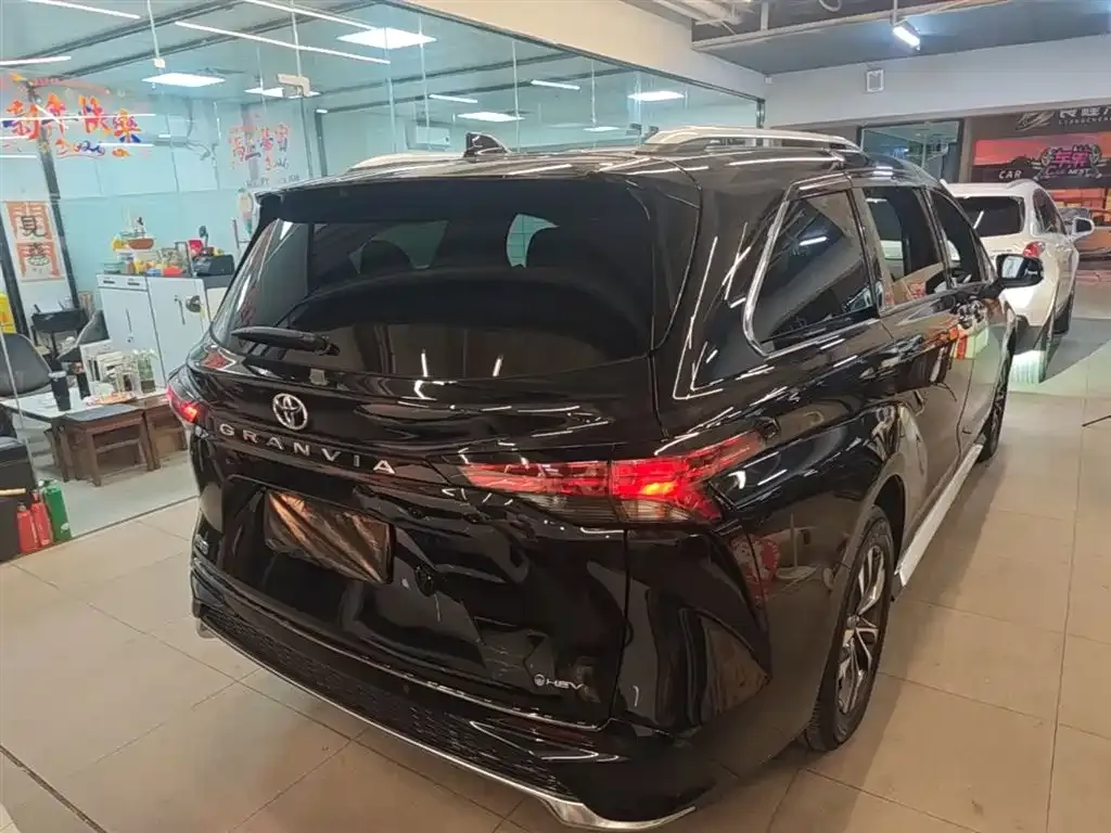 Toyota Granvia 2025 из CN, фото 9