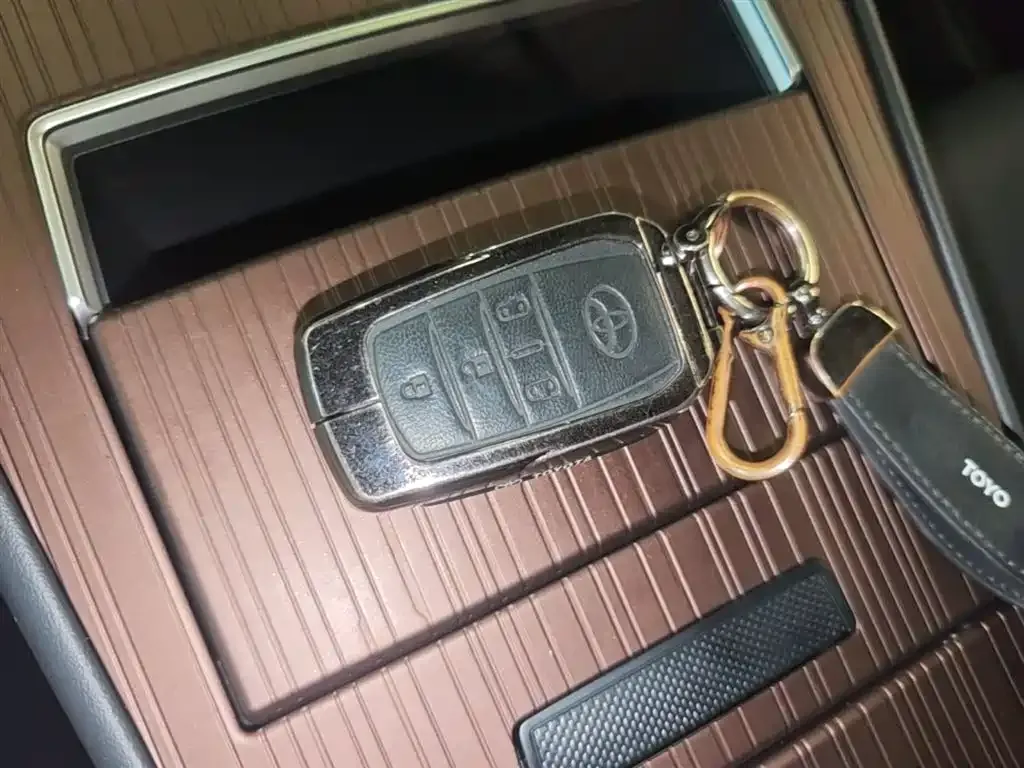 Toyota Granvia 2025 из CN, фото 3