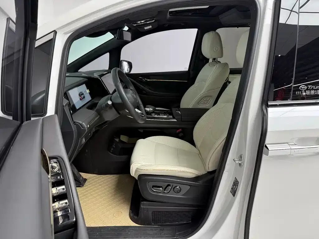 GAC Motor Trumpchi M8 — фото 8