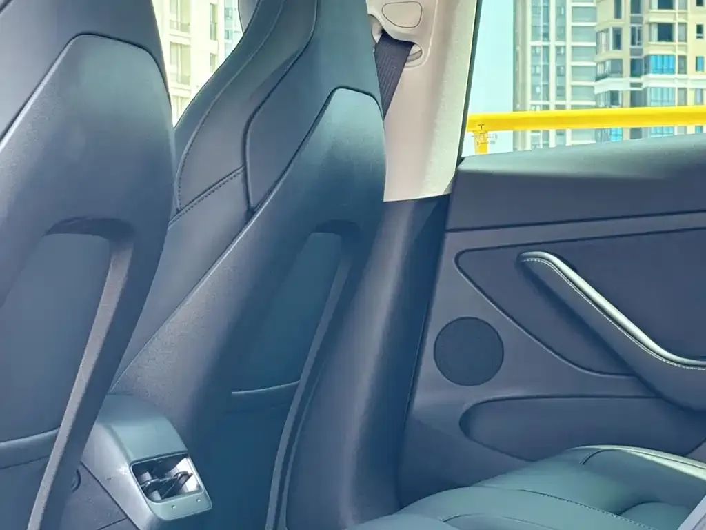 Tesla Model 3 — фото 2