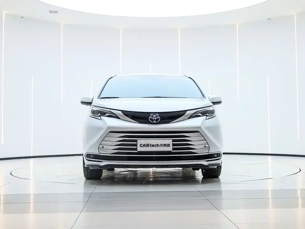 Toyota Sienna 2023 из CN, фото 2
