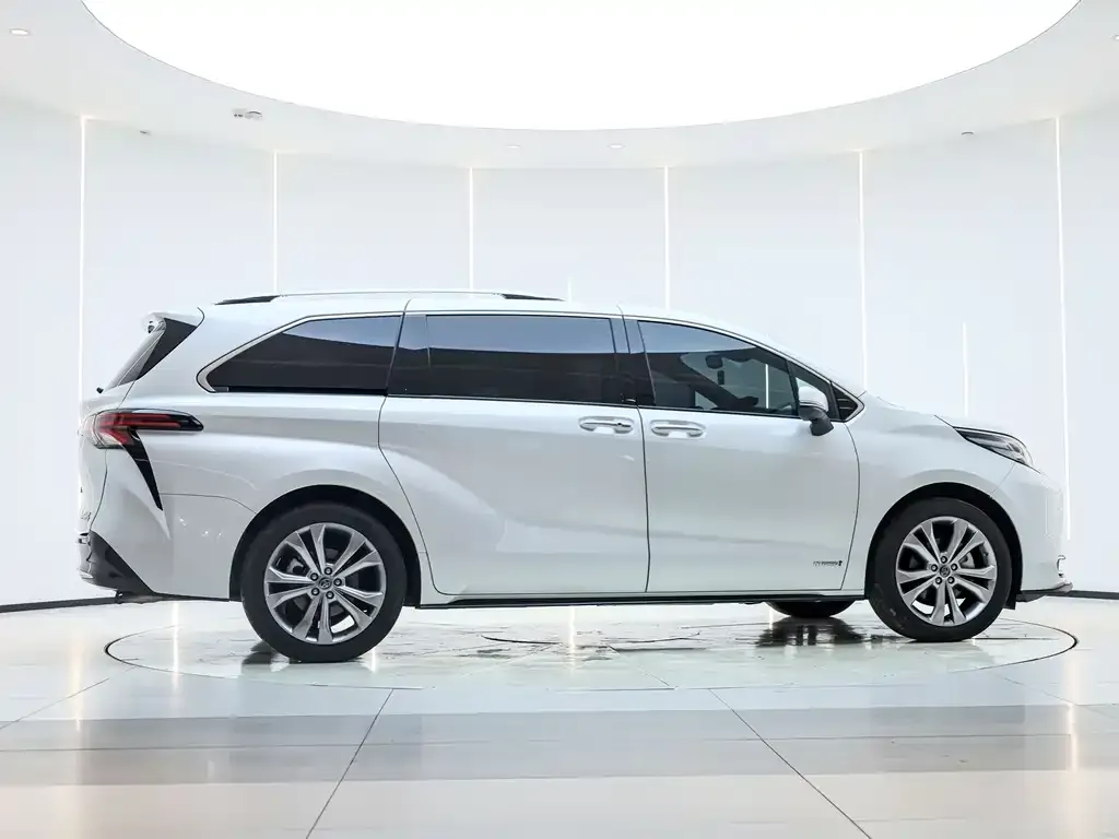 Toyota Sienna 2023 из CN, фото 4