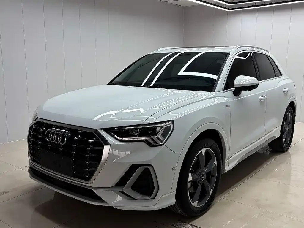 Audi Q3 — фото 1