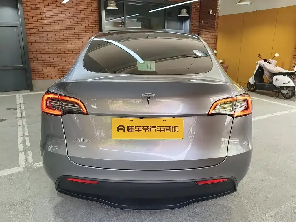 Tesla Model Y — фото 5