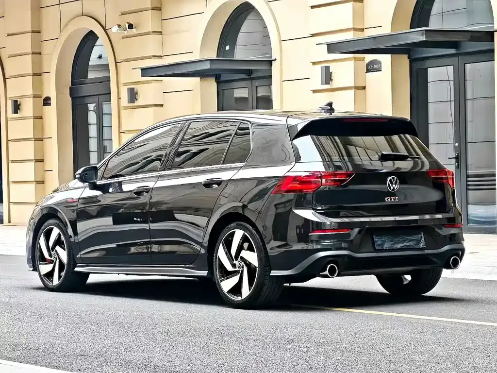 Volkswagen Golf GTI — фото 9