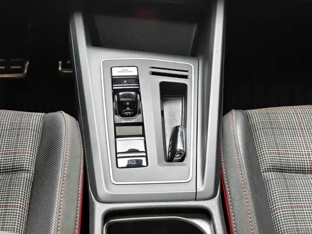 Volkswagen Golf GTI — фото 8