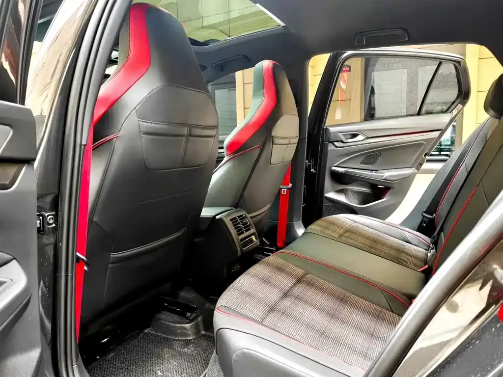 Volkswagen Golf GTI — фото 5