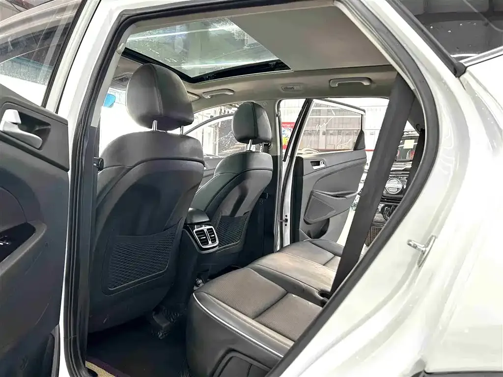 Hyundai Tucson — фото 6