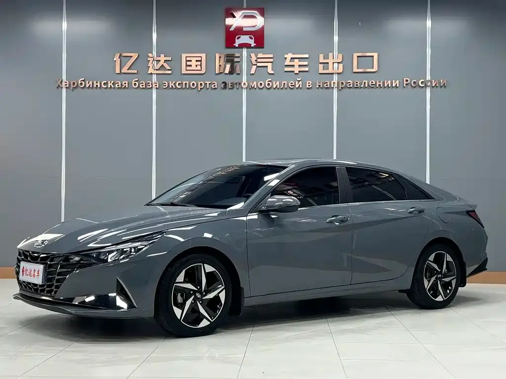 Hyundai Elantra — фото 1