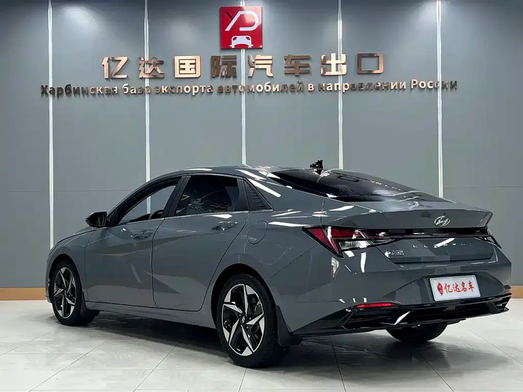 Hyundai Elantra — фото 7