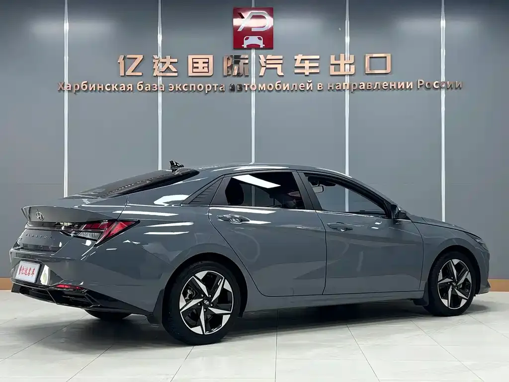 Hyundai Elantra — фото 4