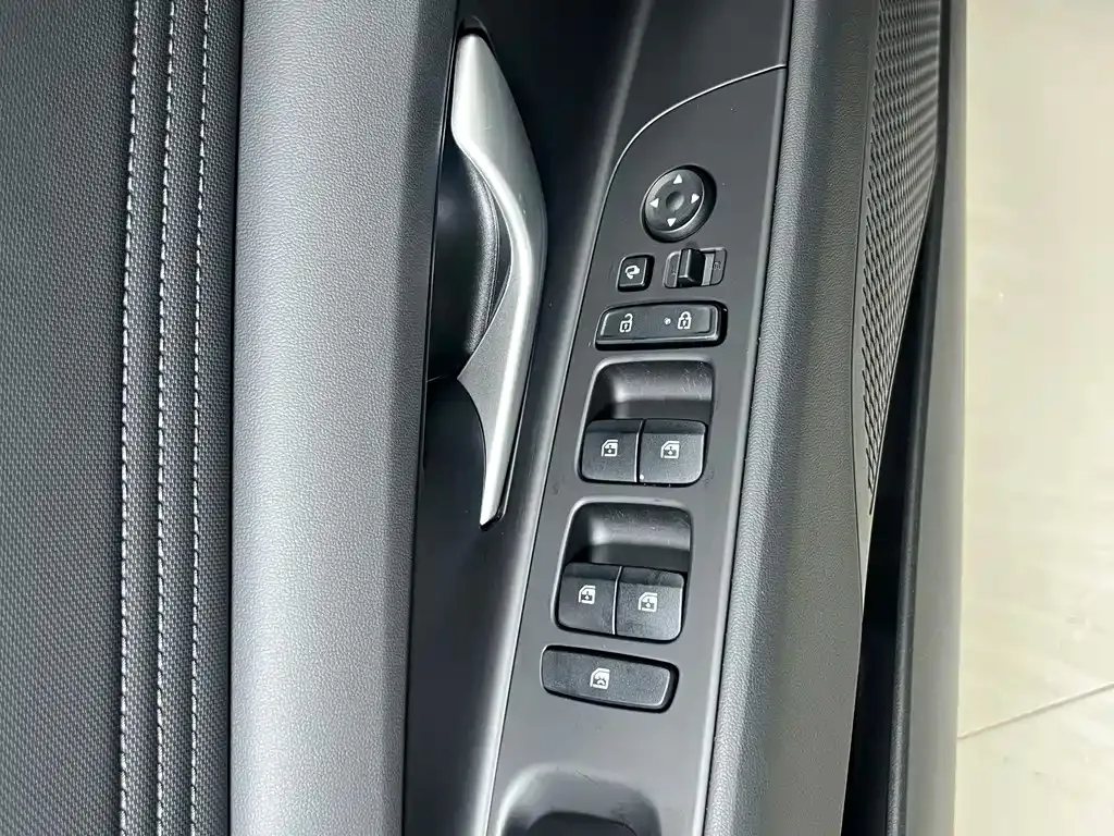 Hyundai Elantra — фото 10
