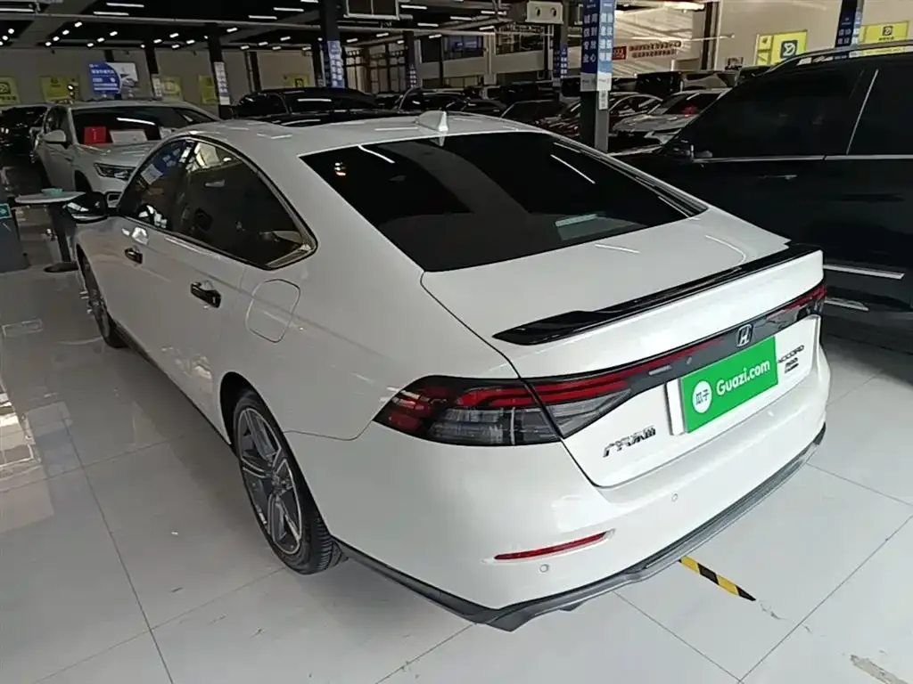 Honda Accord — фото 10