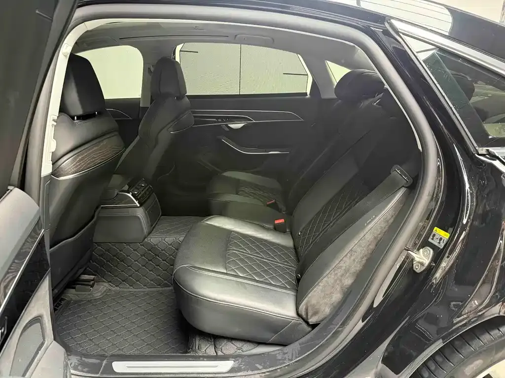 Audi A8 2023 из CN, фото 8
