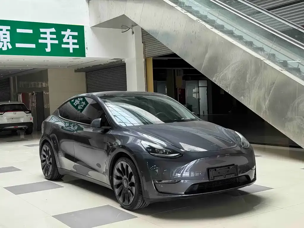 Tesla Model Y — фото 5