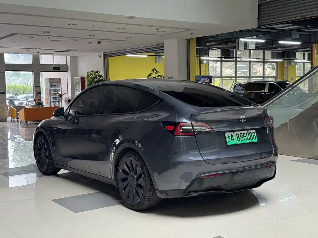 Tesla Model Y — фото 4