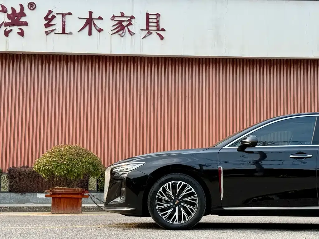 Hongqi H5 — фото 4