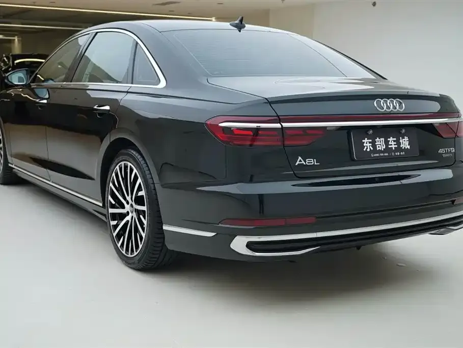 Audi A8 — фото 7
