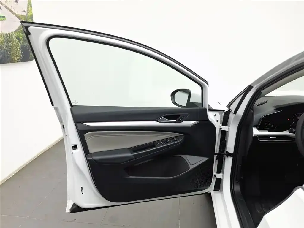 Volkswagen Golf 2022 из CN, фото 7