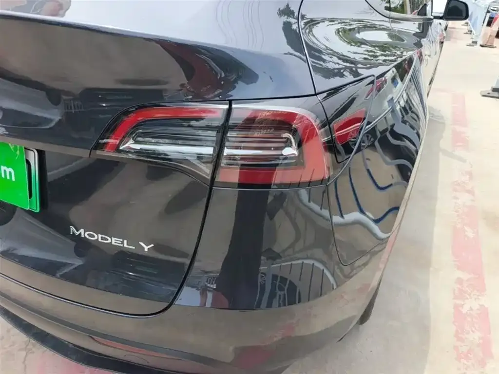 Tesla Model Y — фото 5