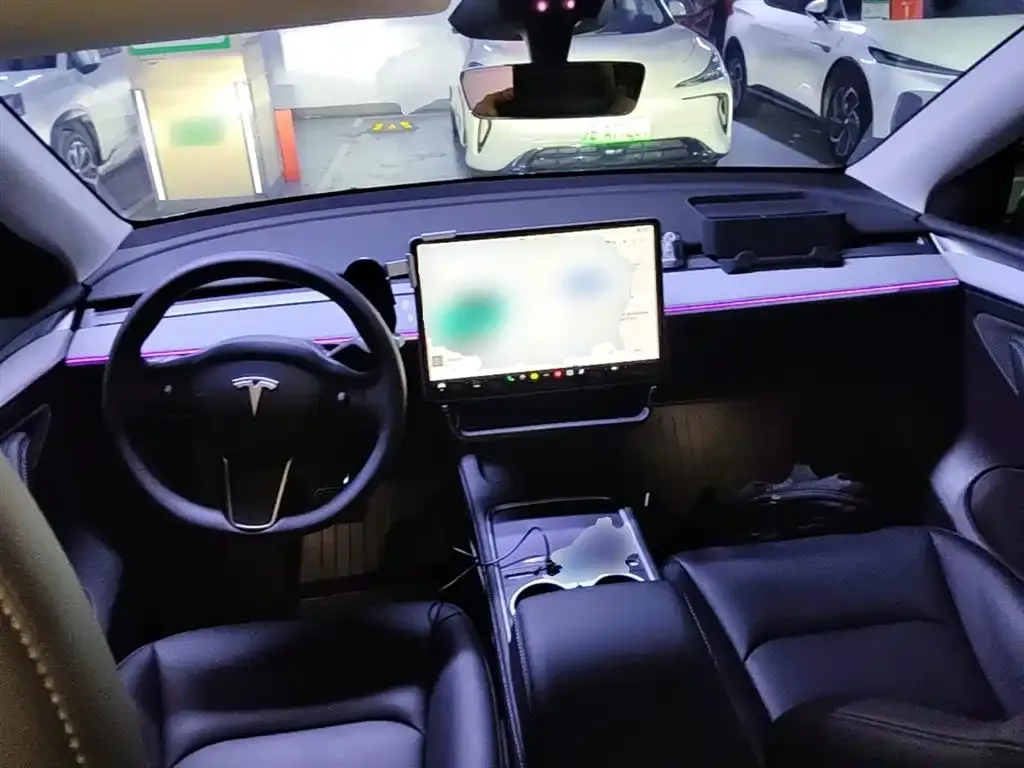 Tesla Model Y — фото 10