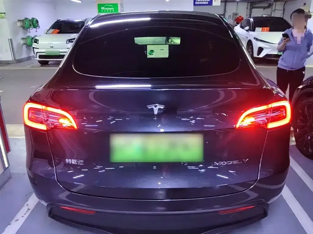 Tesla Model Y — фото 5