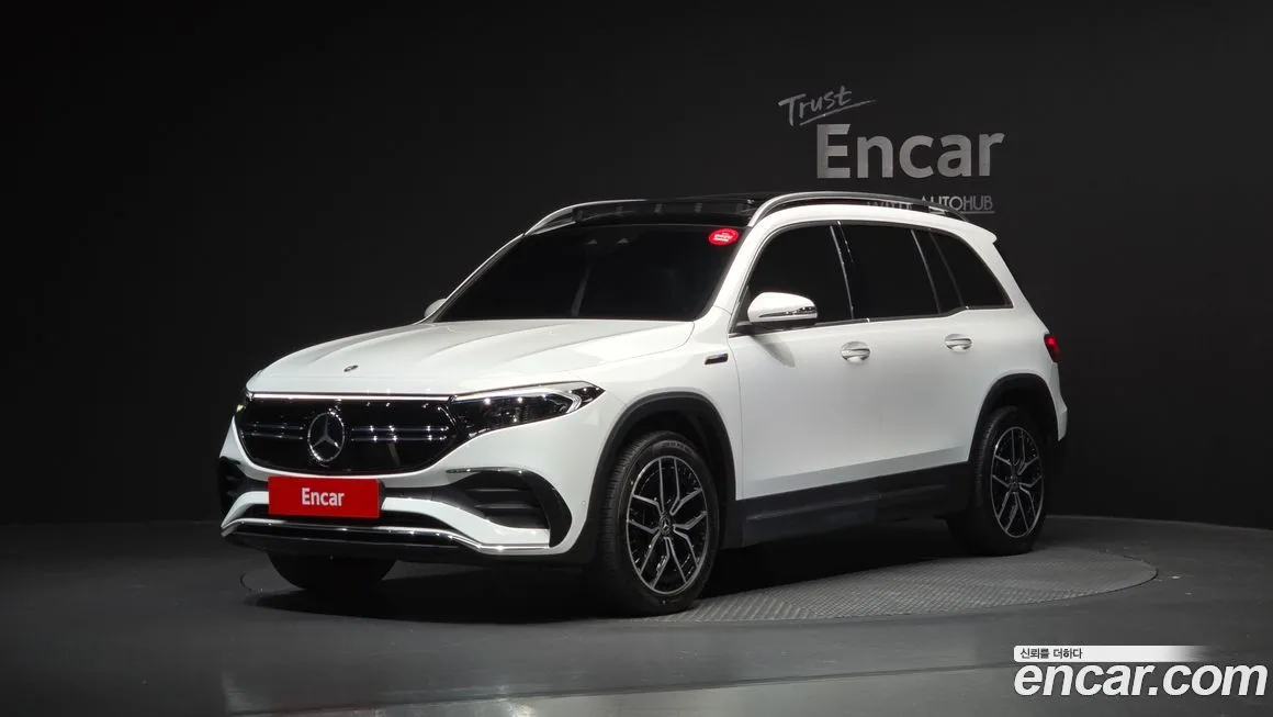 Mercedes-Benz EQB — фото 1