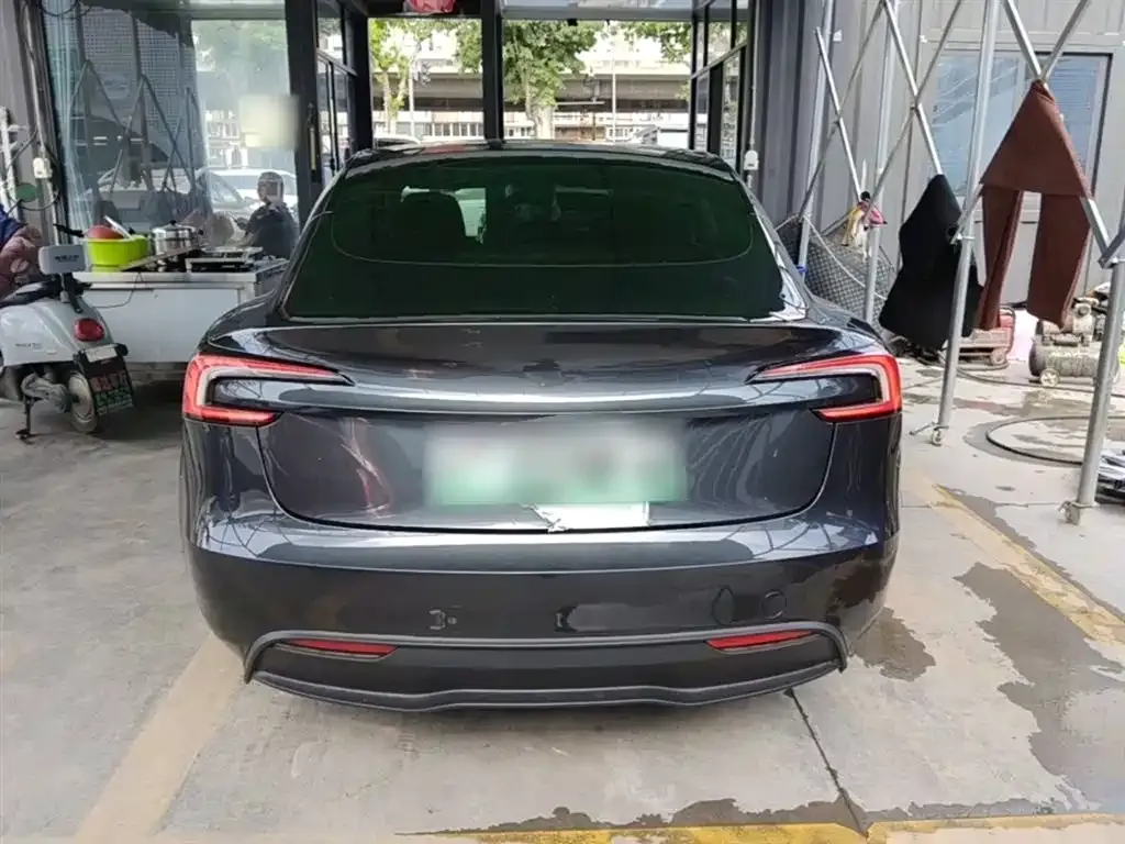 Tesla Model 3 — фото 4