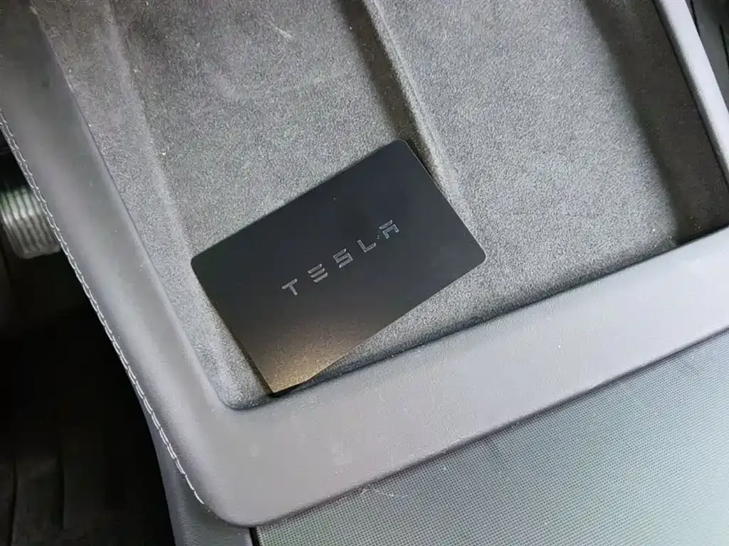 Tesla Model 3 — фото 7