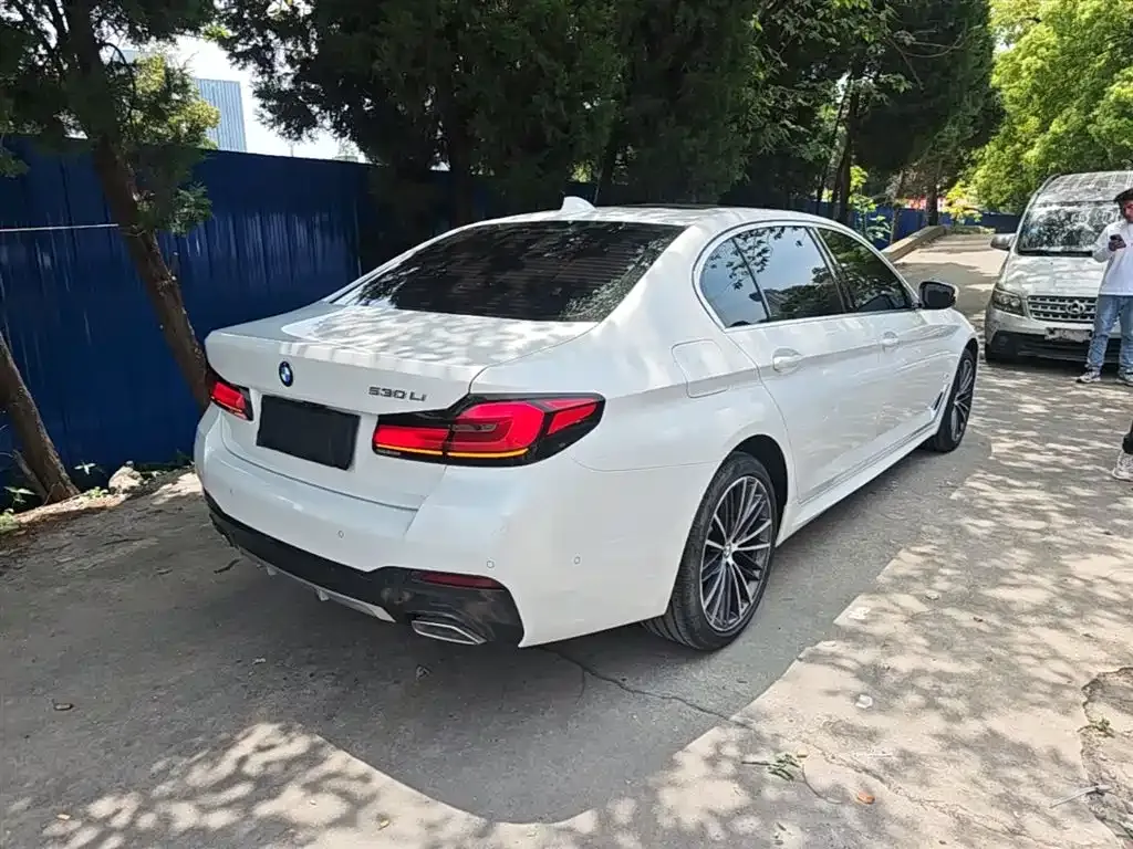 BMW 5 Series — фото 10