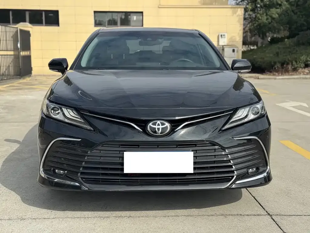 Toyota Camry — фото 5