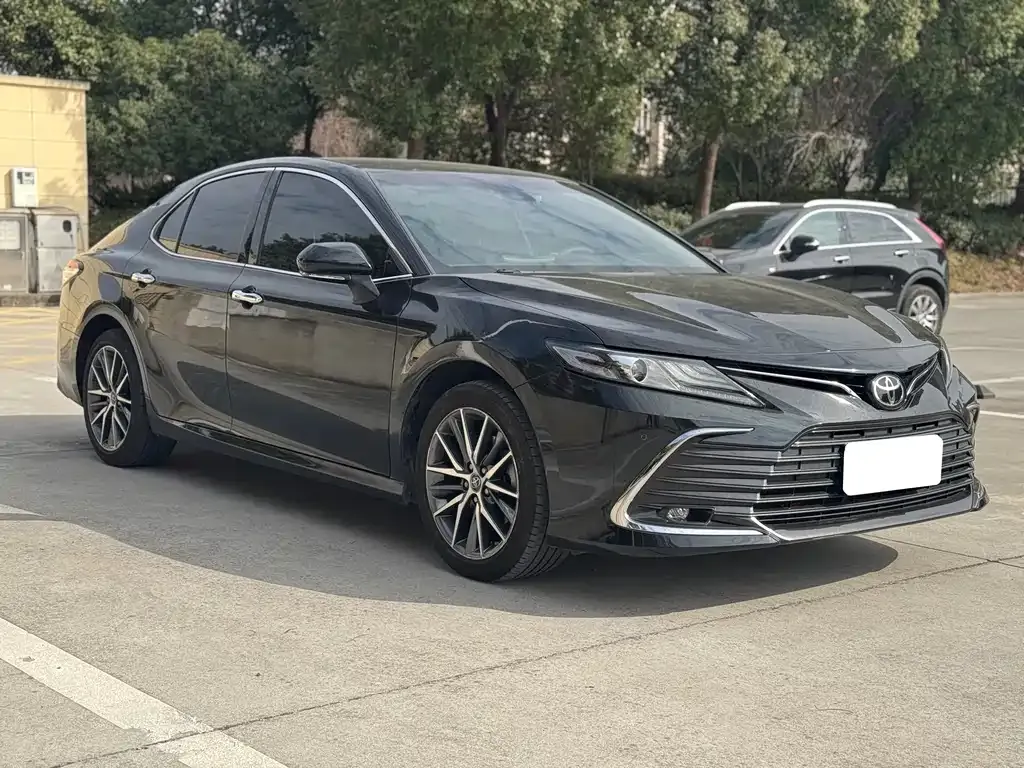 Toyota Camry — фото 9