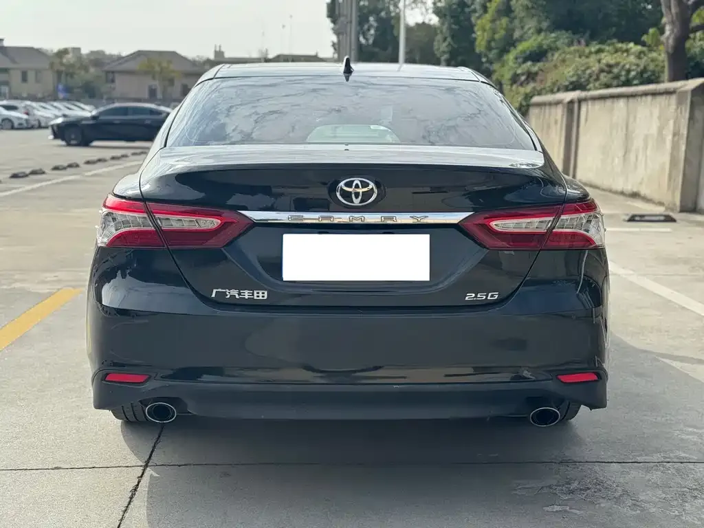 Toyota Camry — фото 4
