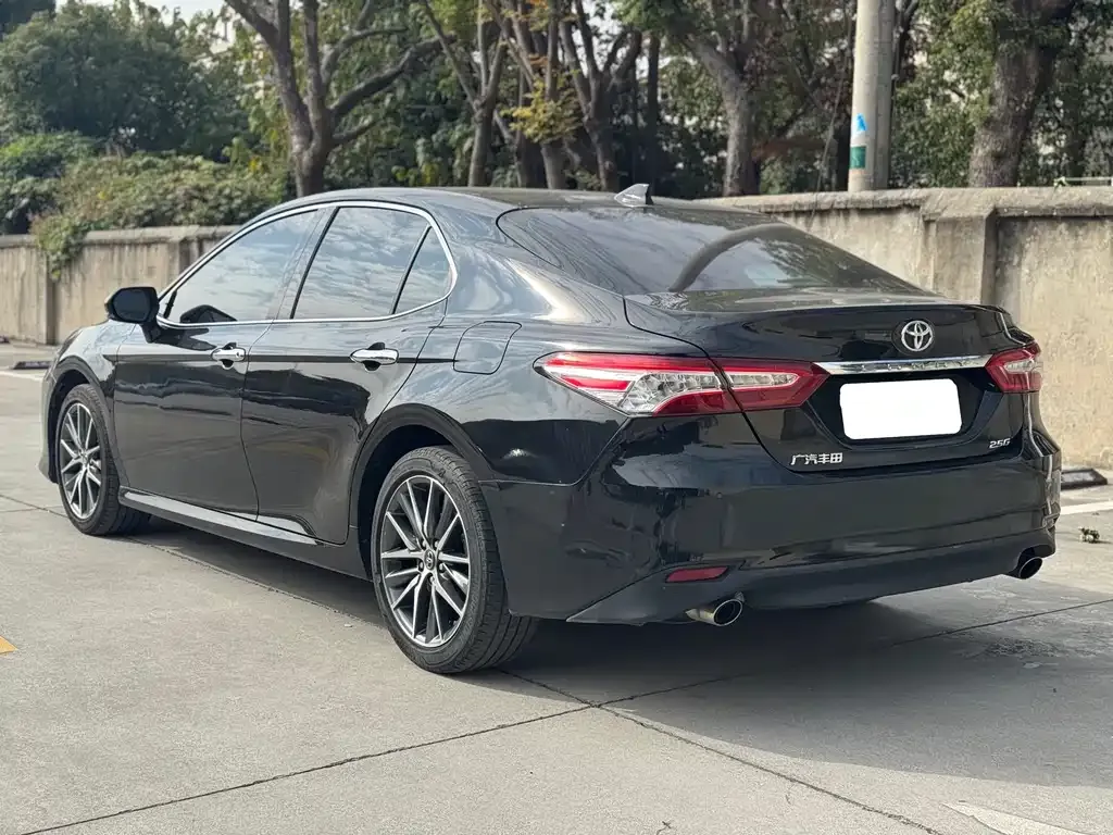 Toyota Camry — фото 7