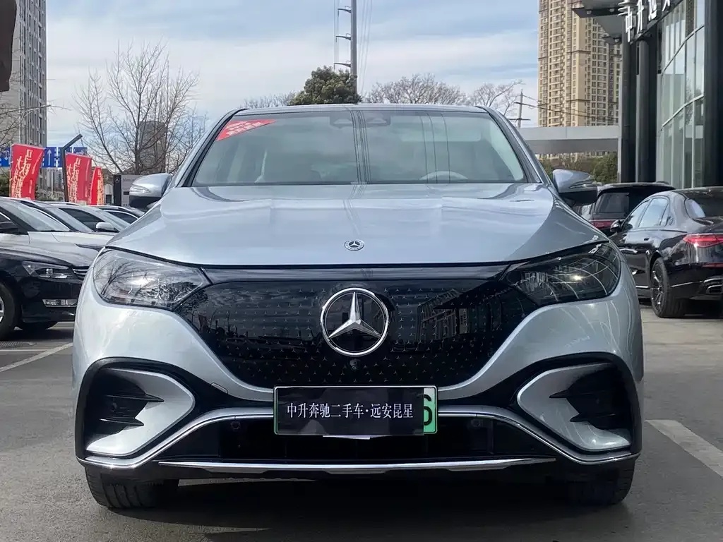 Mercedes-Benz EQE SUV — фото 7
