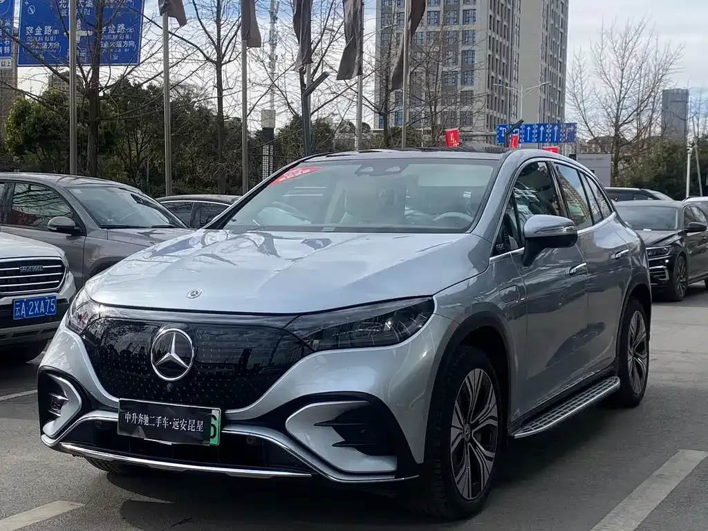 Mercedes-Benz EQE SUV — фото 9