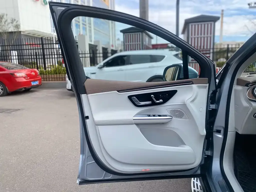Mercedes-Benz EQE SUV — фото 2
