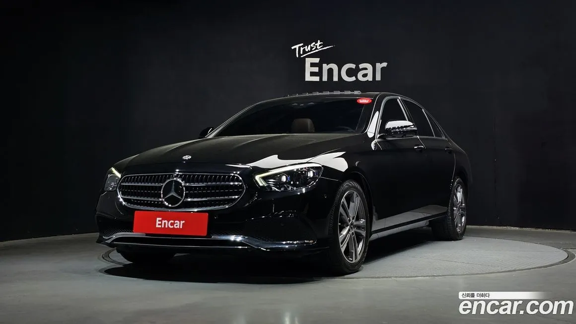 Mercedes-Benz E-Class — фото 1