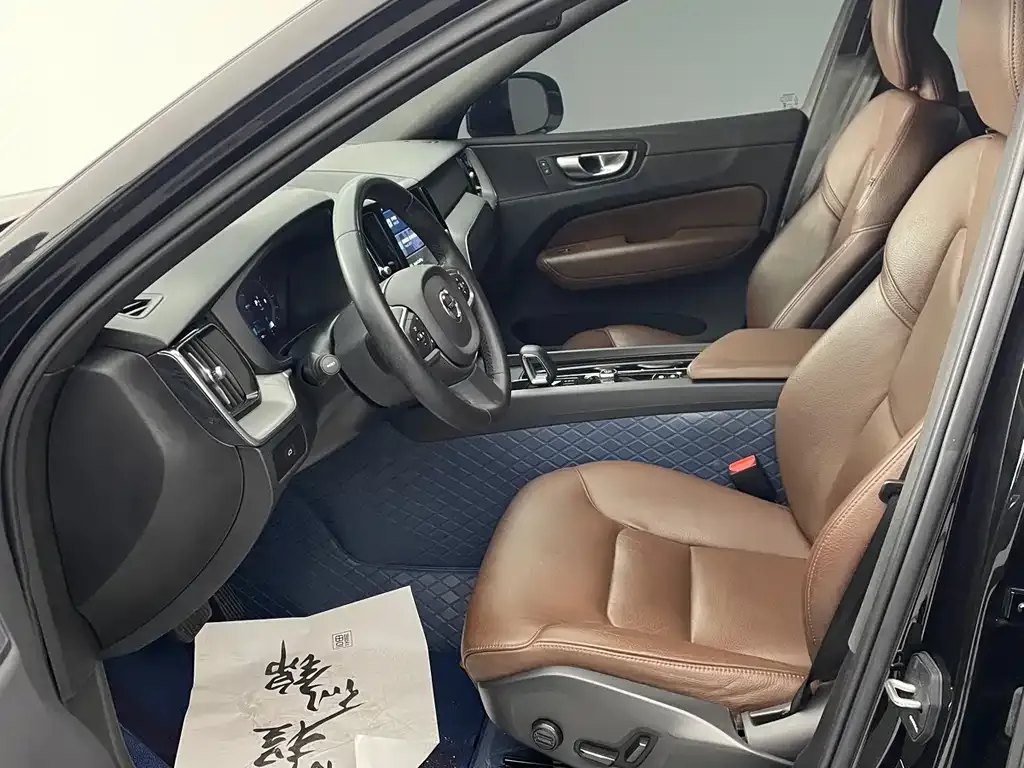 Volvo XC60 2023 из CN, фото 10