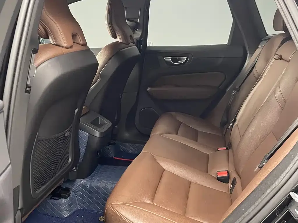 Volvo XC60 2023 из CN, фото 7