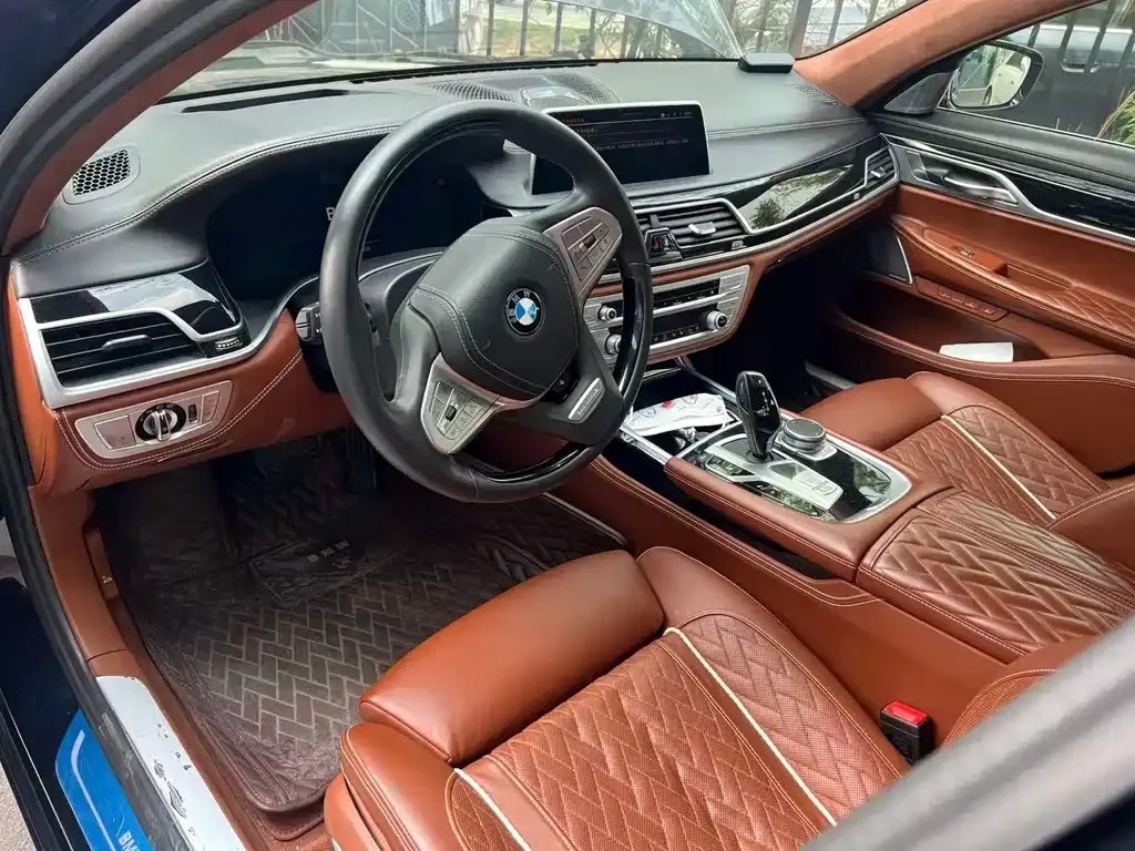 BMW 7 Series 2021 из CN, фото 9