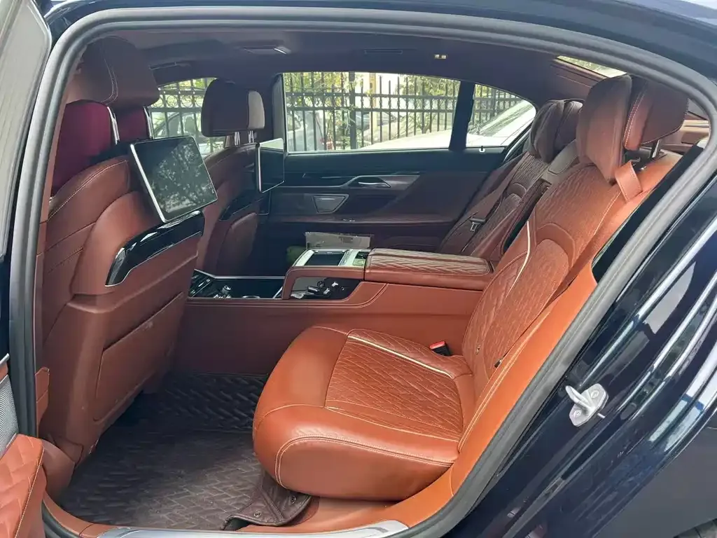 BMW 7 Series 2021 из CN, фото 3
