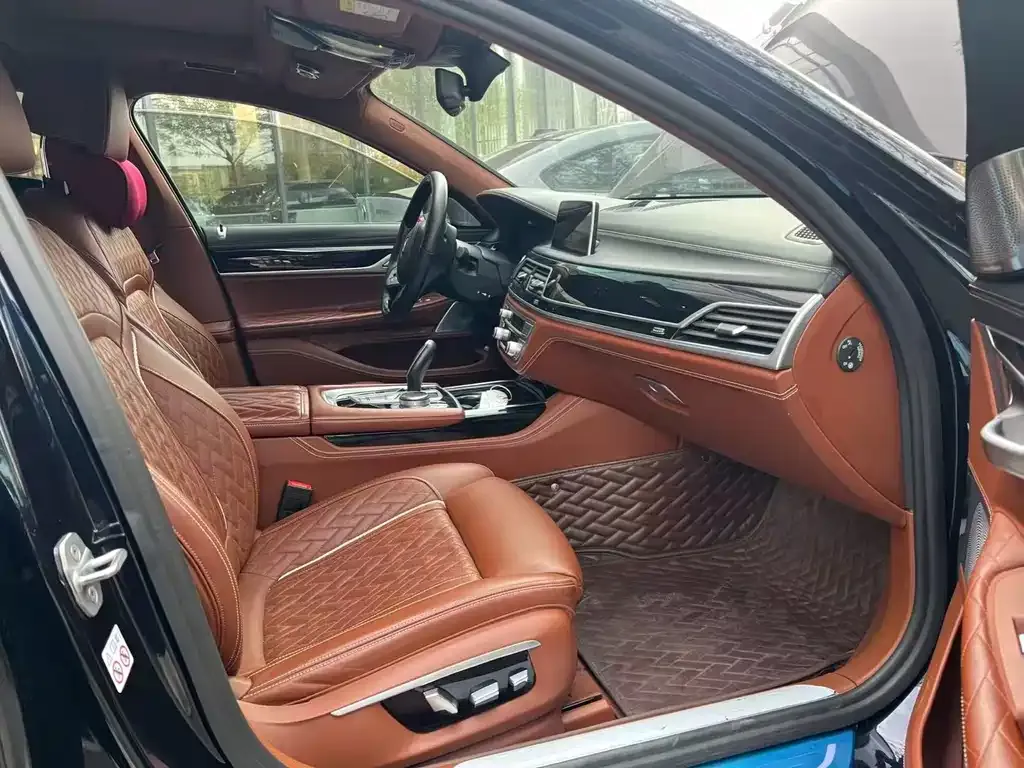 BMW 7 Series 2021 из CN, фото 8