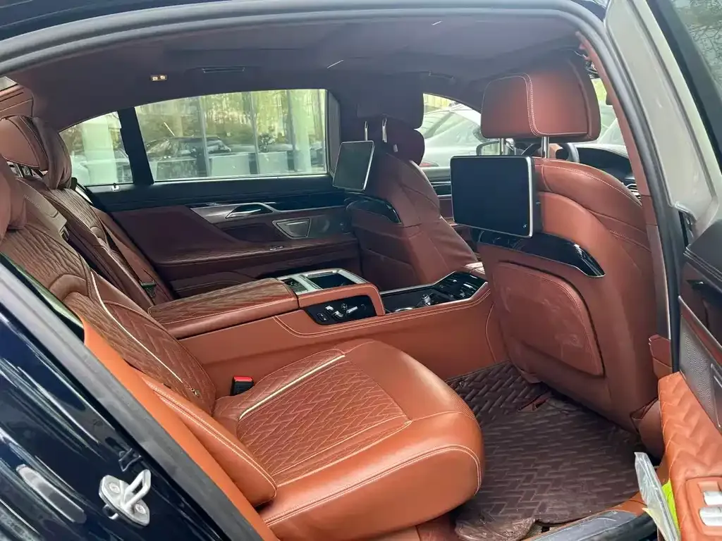 BMW 7 Series 2021 из CN, фото 4