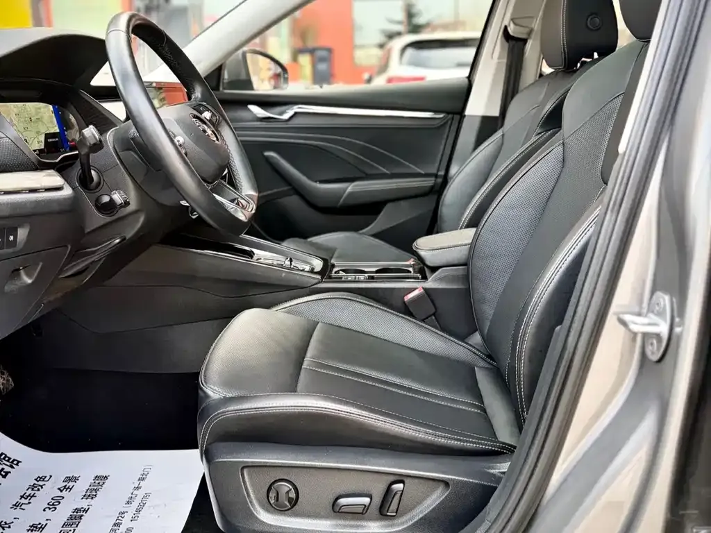 Skoda Octavia — фото 2
