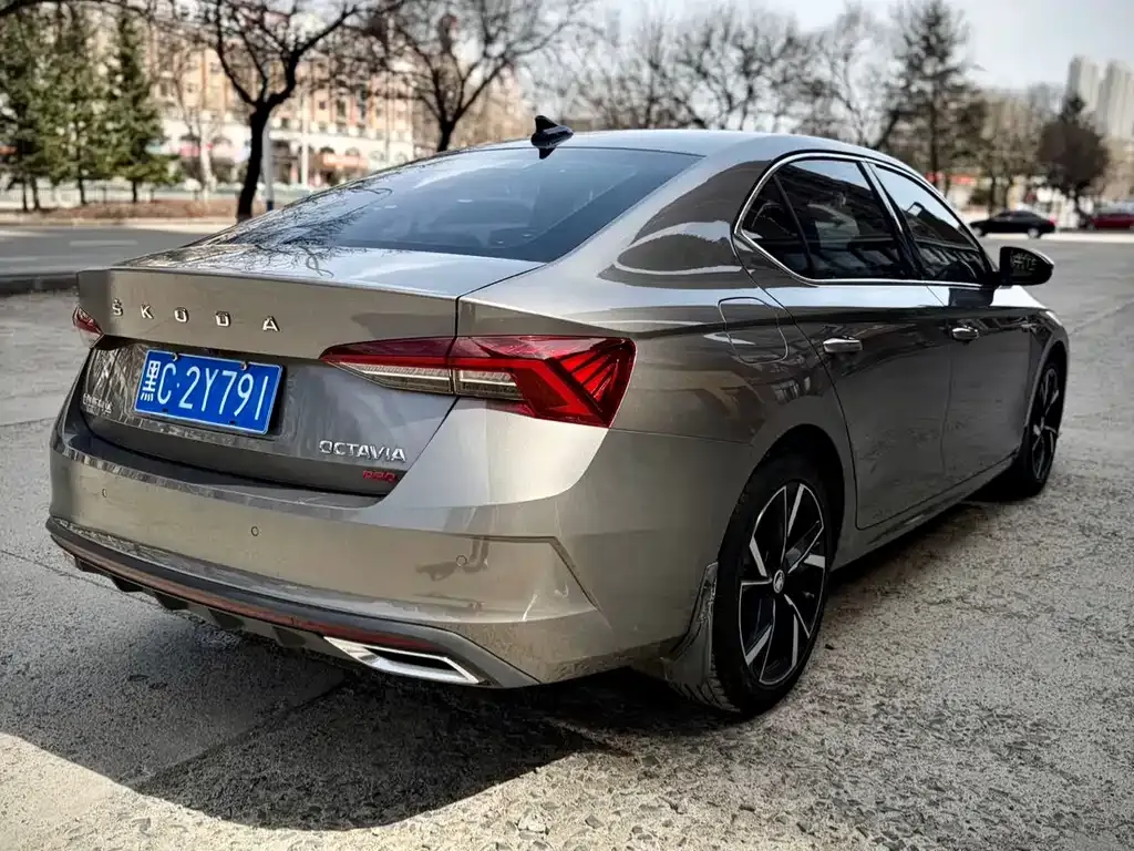 Skoda Octavia — фото 5