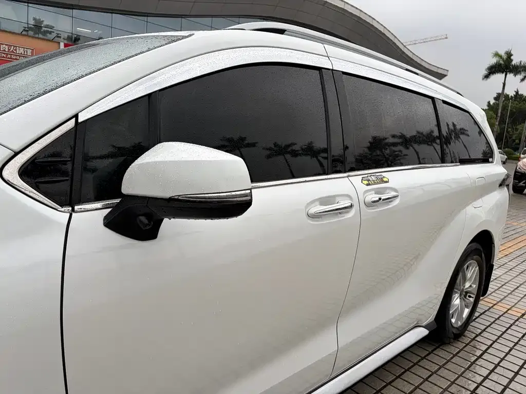 Toyota Granvia 2024 из CN, фото 2