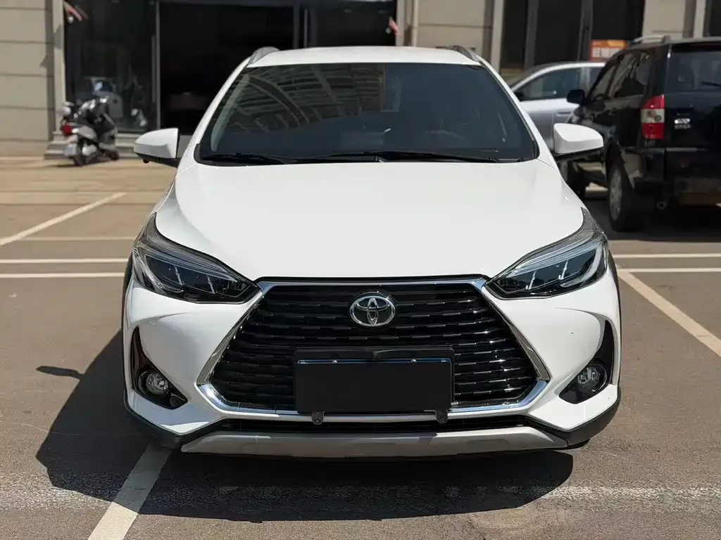 Toyota Yaris L — фото 2