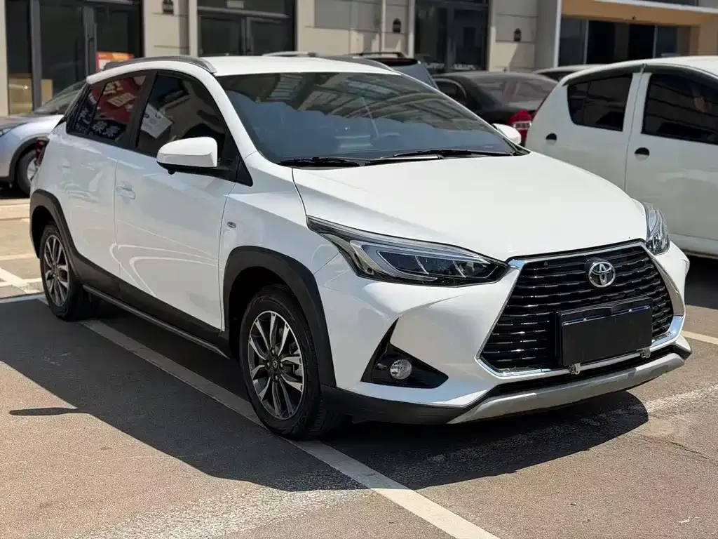 Toyota Yaris L — фото 9